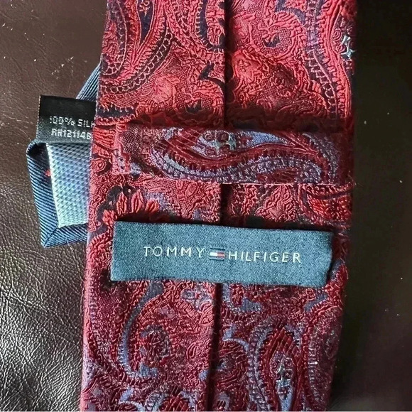 Tommy Hilfiger Men’s Red Navy Blue Paisley Tie - Picture 4 of 8